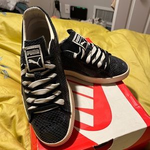 Black snake skin puma sneakers.
